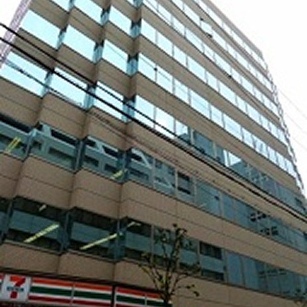 大阪オフィスが入居しているビルの外観写真